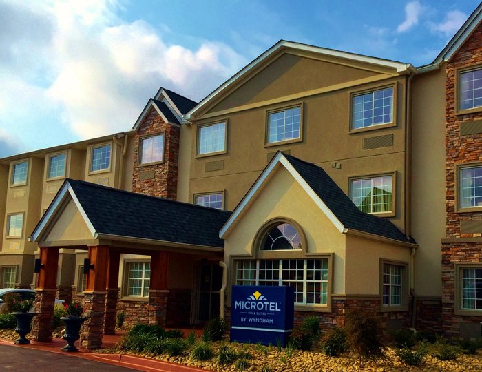 Microtel Inn & Suites Greenville by Wyndham Parking: Pictures & Reviews ...