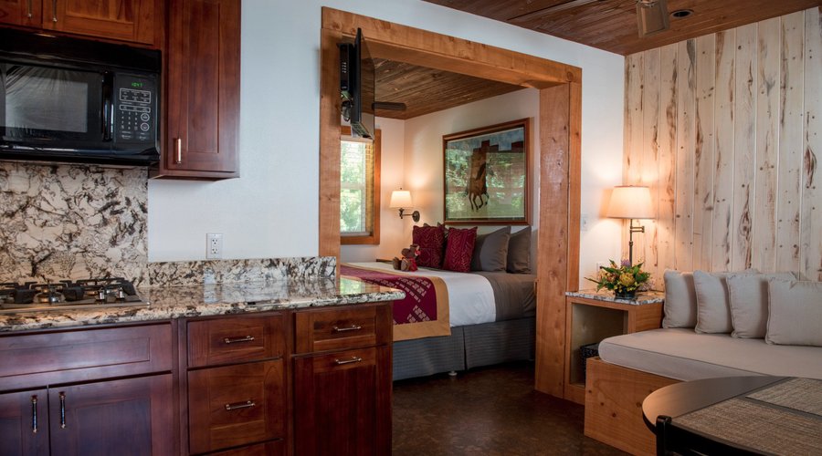 REMODELED!  Kitchenette Suite with King bed and twin pune'e (daybed)