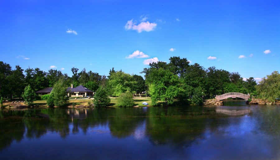 Camping Etang du Camp - Parklike with lake