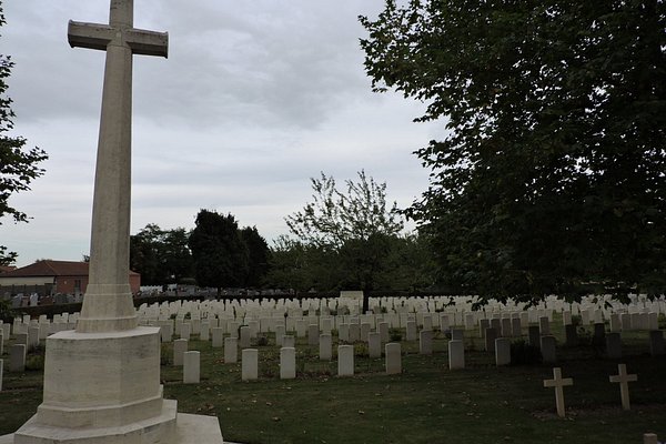 Le Touret Military Cemetery and Memorial (Richebourg) - Tripadvisor