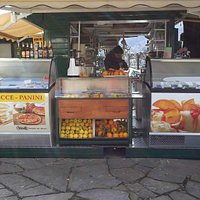 Potrete gustare ottimi gelati, bruschette, panzerotti e squisite spremute di frutta e/o di verdu