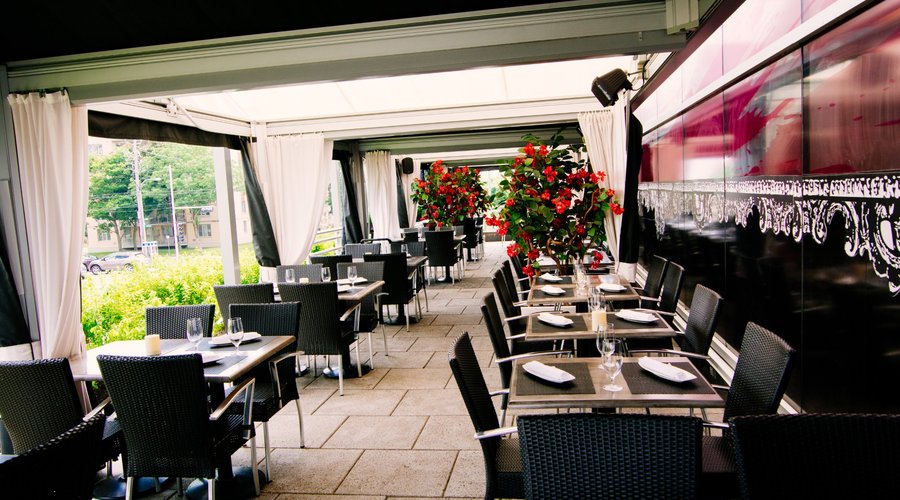 Terrasse extérieur pouvant accueillir 75 personnes