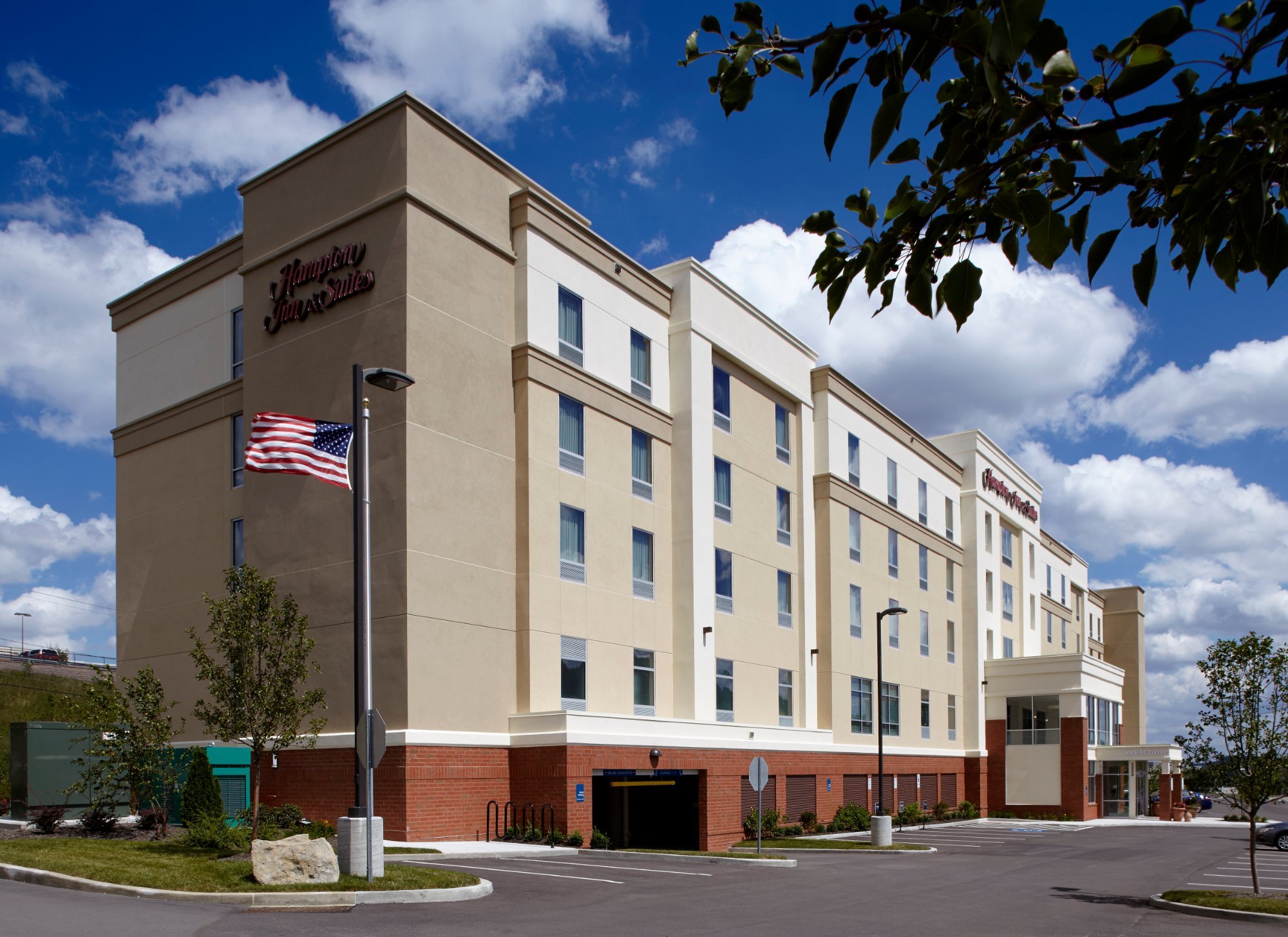 HAMPTON INN & SUITES PITTSBURGH AIRPORT SOUTH - SETTLERS RIDGE $105 ...