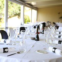 Repas de groupe en terrasse