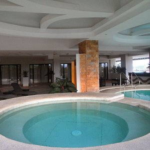 Jacuzzi and wading pool at the 5th floor