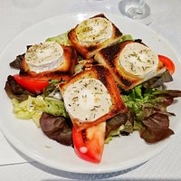 Salade au chèvre chaude