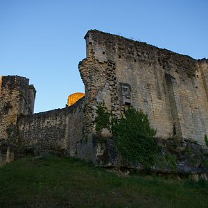 A quelques pas du camping, le Château de Rauzan