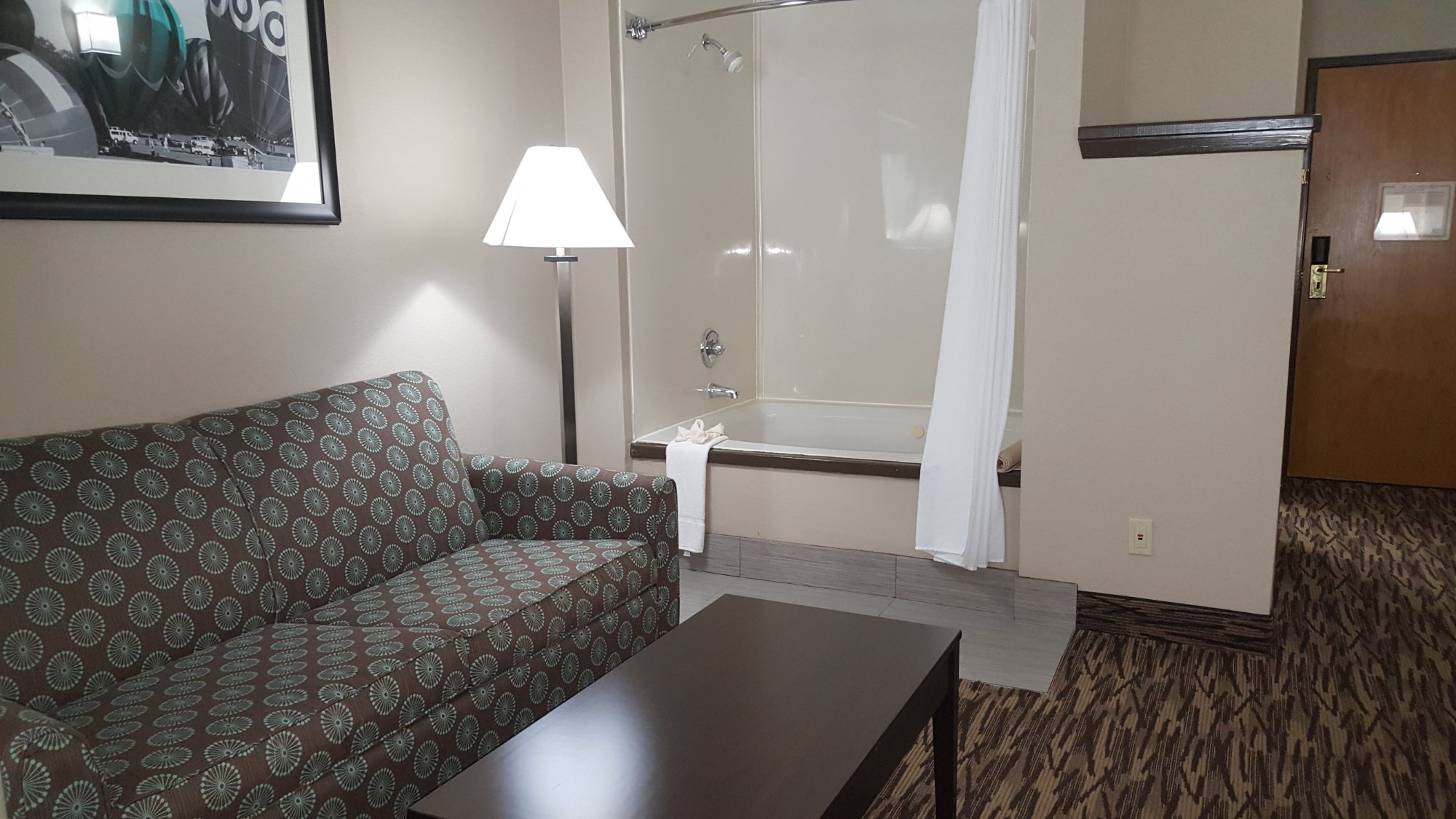 Hotel photo 5 of Magnuson Hotel Park Suites.