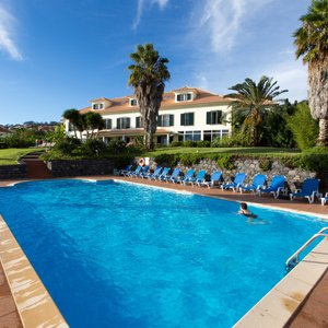Pool mit Blick aufs Haus
