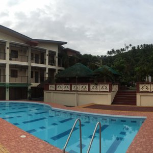 There is no beach but there is a pool.  The garden is neat and there is ample parking space.