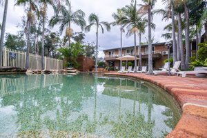 Pool & Beach