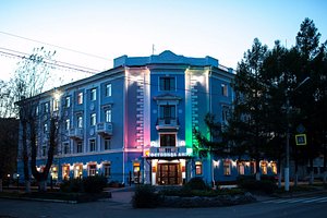 Hotel Amur in Komsomolsk-on-Amur, image may contain: City, Neighborhood, Hotel, Street
