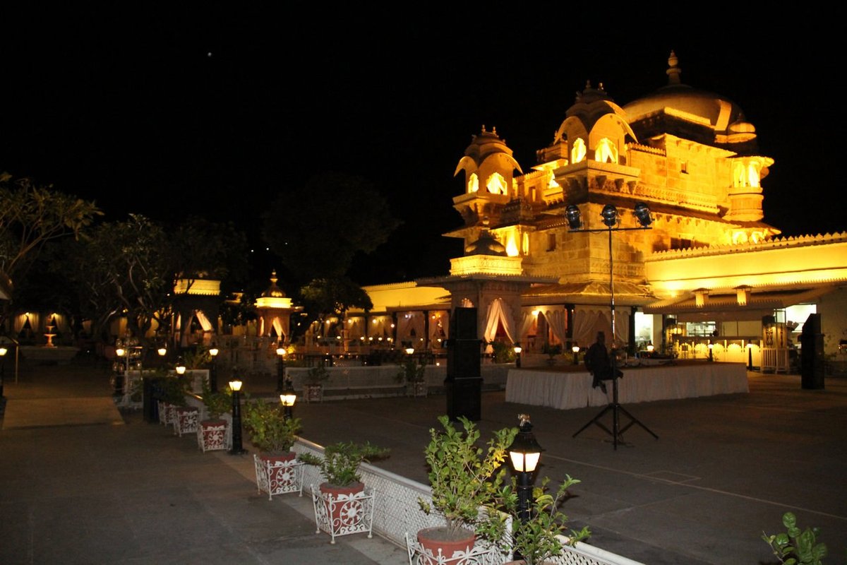 jag mandir udaipur en la noche