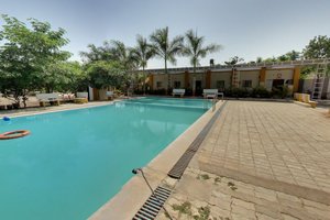 Pool & Beach