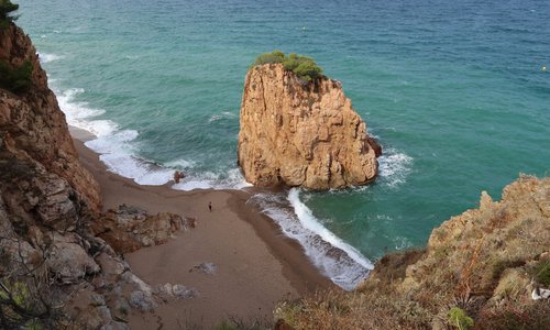 vista de la playa desde el camino de acceso que viene de Sa Riera