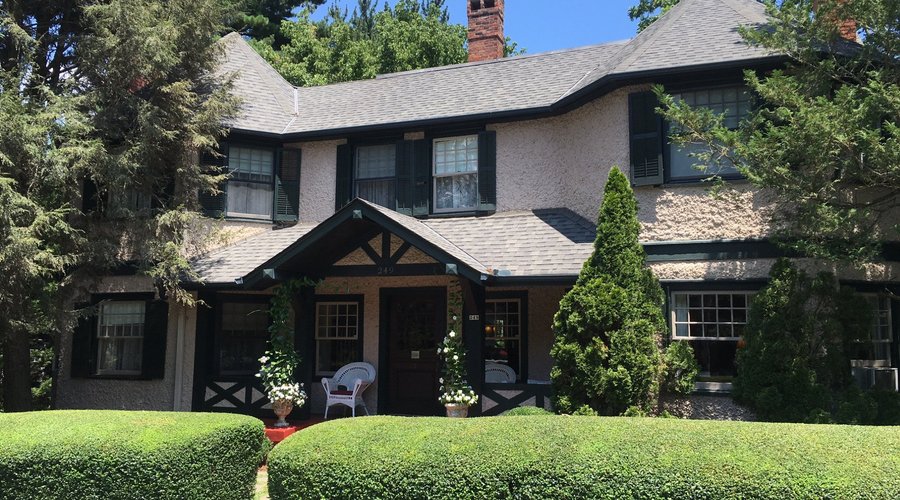 Welcome to Pinecrest B&B! One mile from downtown Asheville and 3 miles to Biltmore Estate.