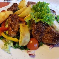 салат с уткой и печеными яблоками