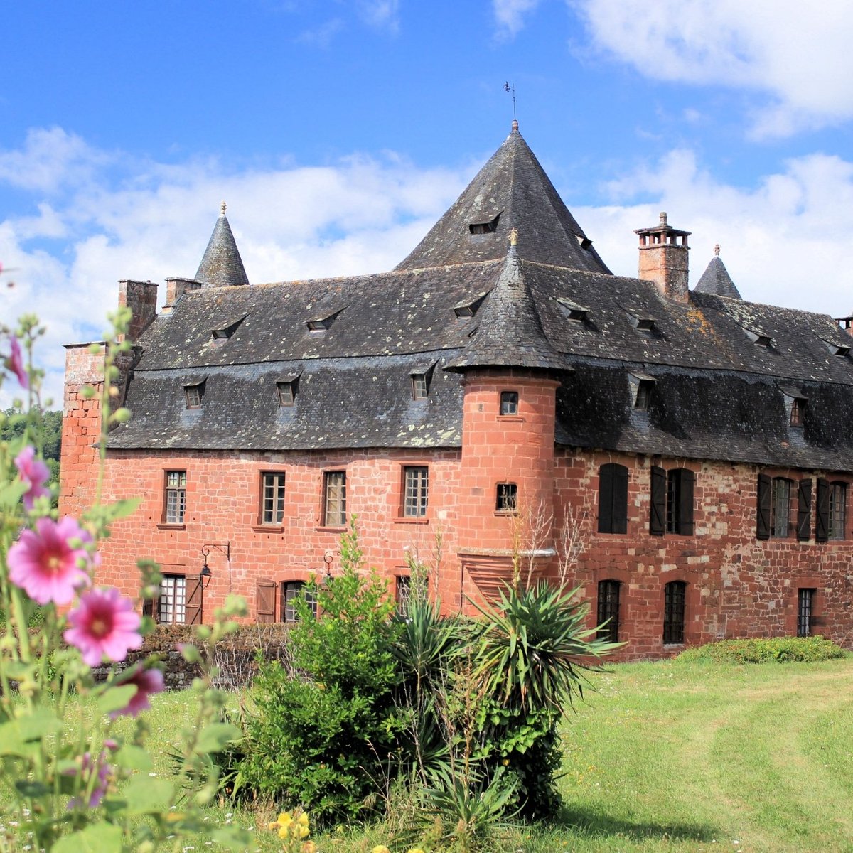 Église Saint-Pierre, Collonges-la-Rouge