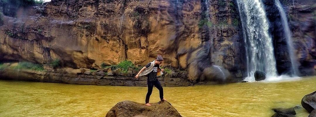 nah ini salah satu air terjun ciletuh,namanya curug awang !