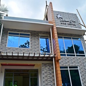 Island Hop Nido Hostel's facade