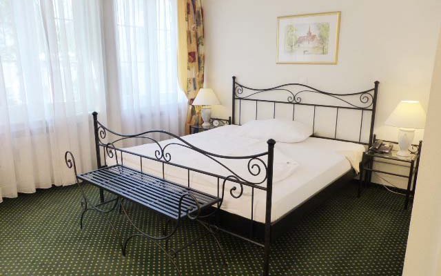 Comfortable bed, quiet room