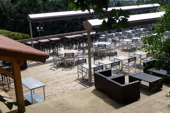 Terrasse et détente à UrbanSoccer Lyon Barolles