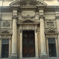La facciata su Corso San Gottardo