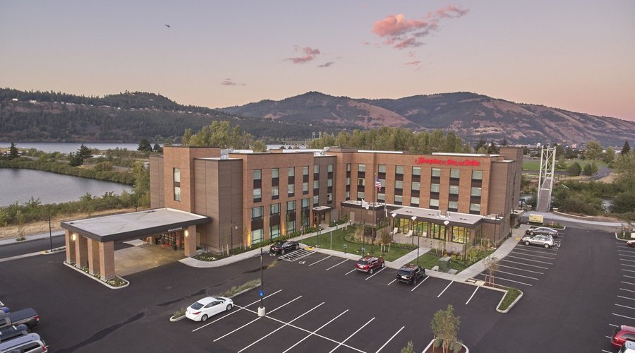 Welcome to Hampton Inn & Suites Hood River