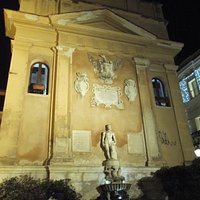 La fontana by night