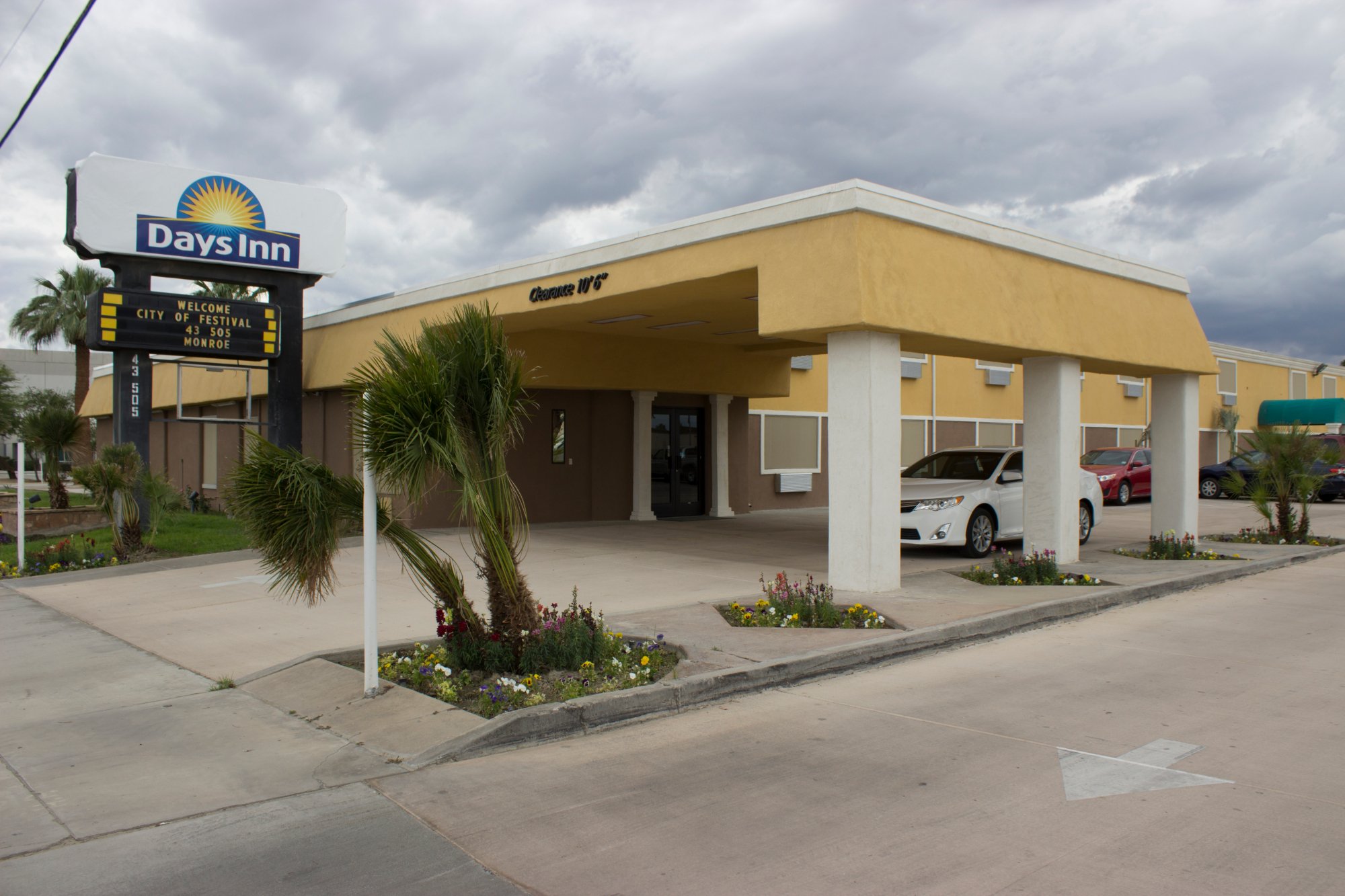 DAYS INN BY WYNDHAM INDIO Updated 2024 Reviews Photos Prices   Entrance To Days Inn 