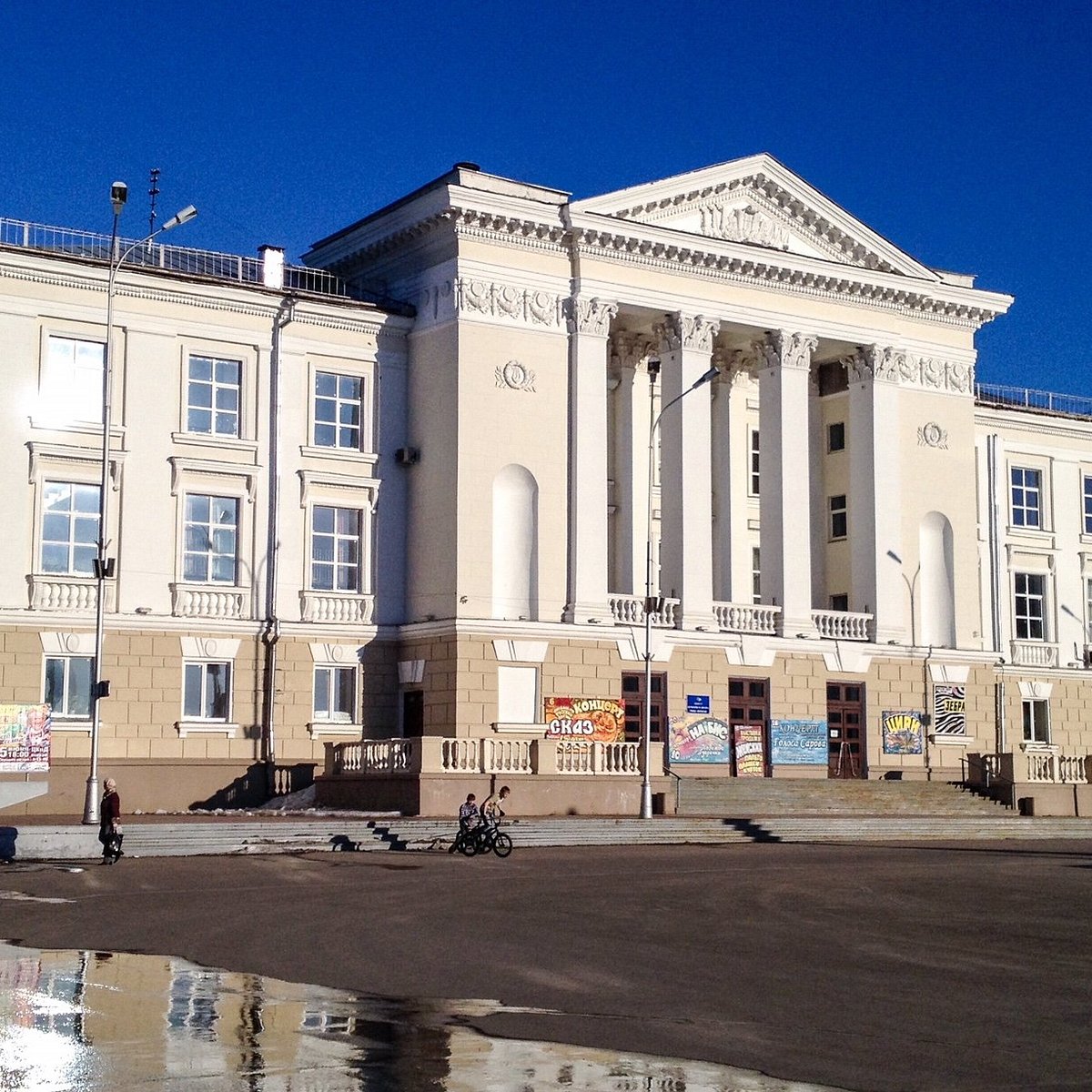 Дк саров. Площадь Ленина Саров. Центральная площадь Сарова. Дворец культуры Саров. Дом культуры Саров площадь Ленина.