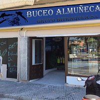 Fachada del Centro Escuela de Buceo ALMUÑECAR