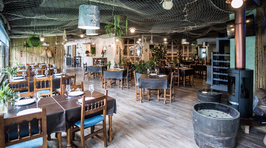Amplio comedor del Milongas Parrillada