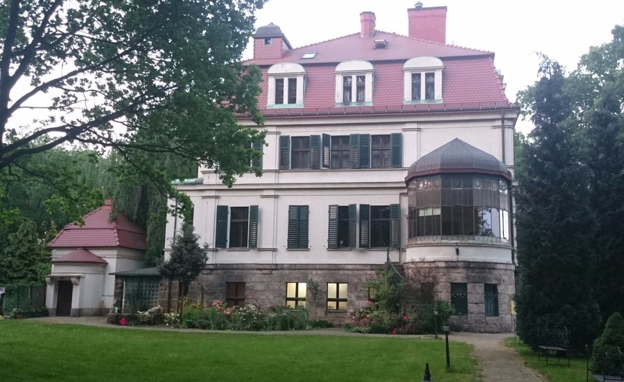 Hotel od strony ogrodu