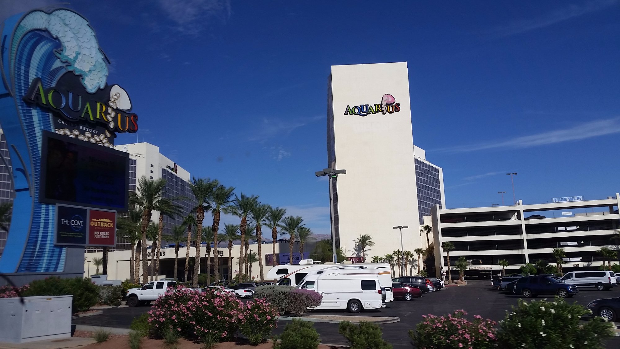 Aquarius Casino Resort Laughlin 2022 Alles Wat U Moet Weten VOORDAT   From The Street 