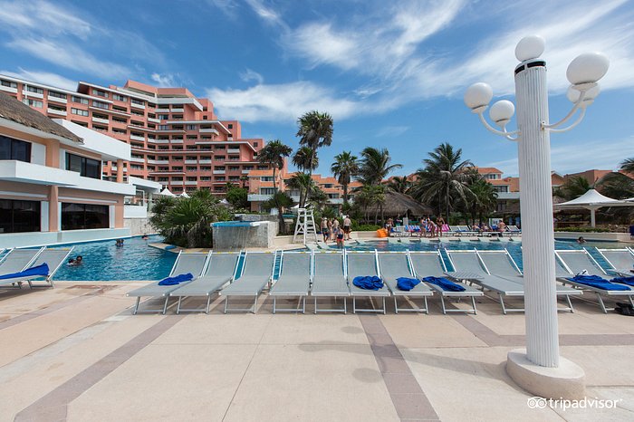 Crazy game with Antonio �� - Picture of Wyndham Grand Cancun All Inclusive  Resort & Villas - Tripadvisor