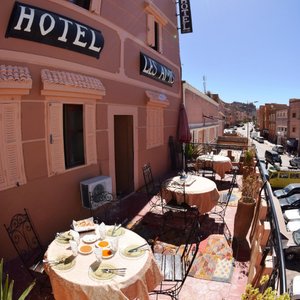las teras tu hotel les amis.