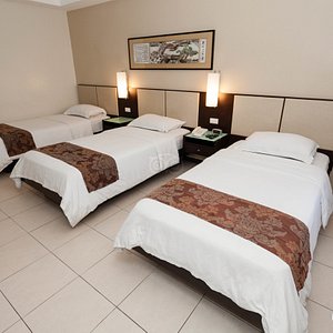 The Deluxe Triple Room at the Circle Inn - Iloilo City Center