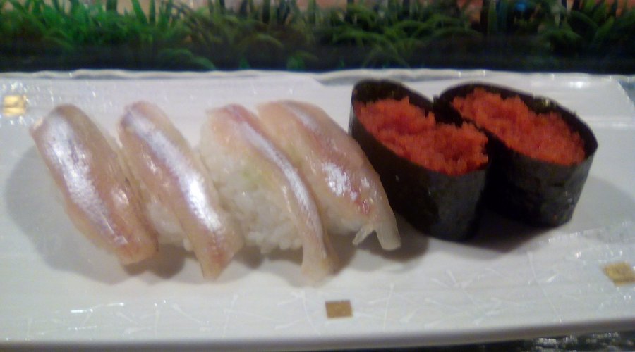 ししゃも寿司(親ししゃも6貫と子ししゃも2貫、２貫は食す)