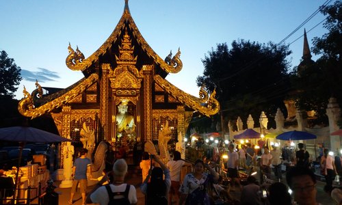 Very picturesque... so many items great for gift items and street food and fresh juice Overcrowd