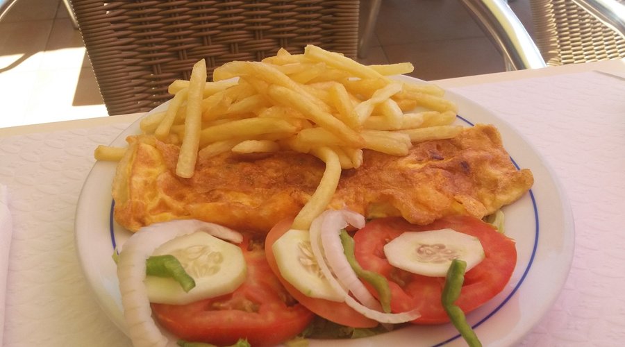 omelet and fries