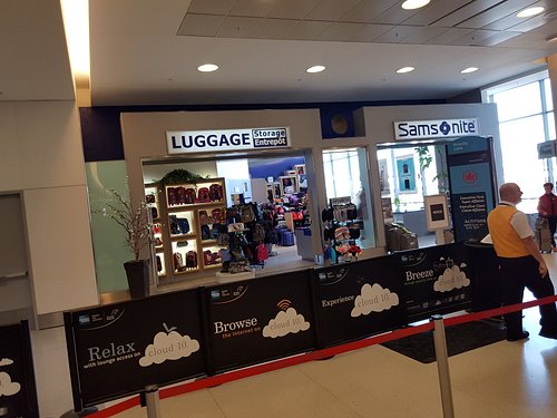 Michael Kors Toronto Airport Shops, Pearson Terminal 3