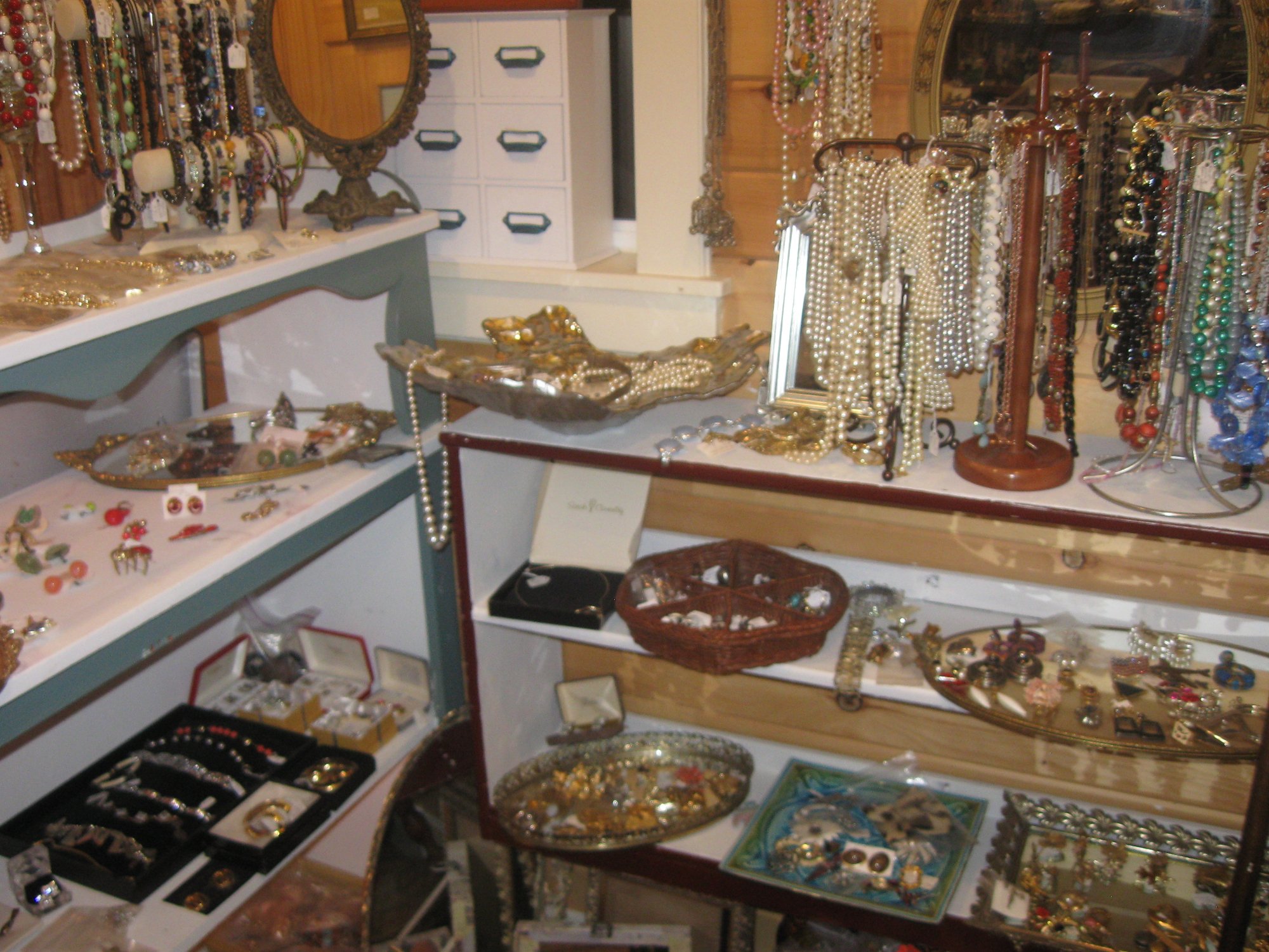 Best antique jewelry best sale stores near me