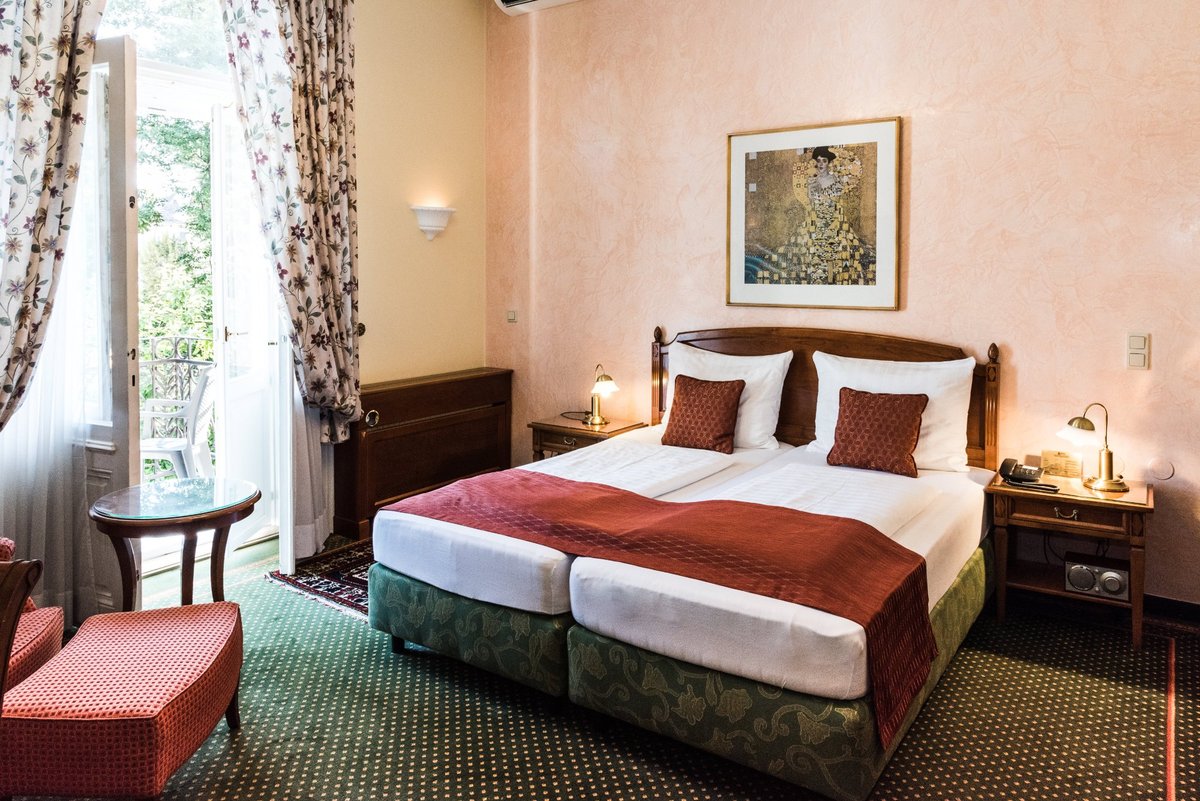 Рядом люкс. At the Park Hotel 4* Вена. Цены отелей в Вене.