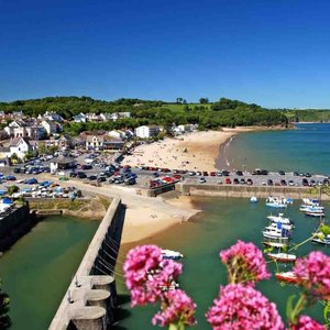 Saundersfoot Bay - 5 minute walk away