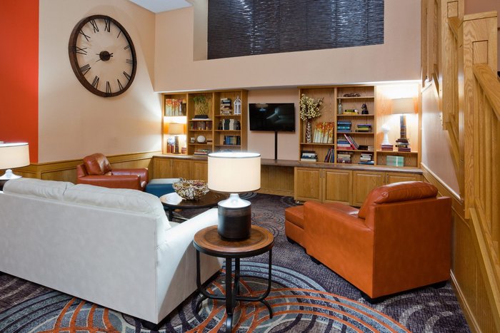 AmericInn by Wyndham Shakopee Near Canterbury Park Parking: Pictures ...