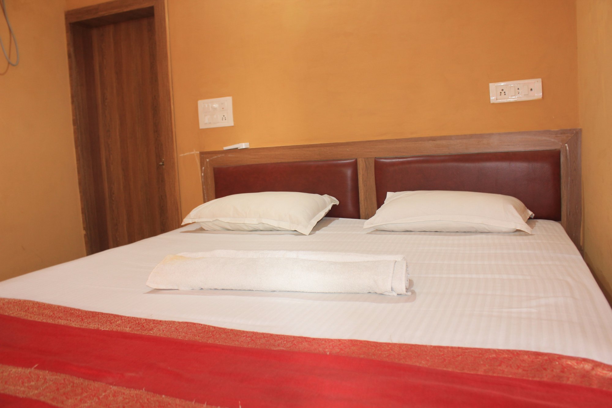 Hotel photo 1 of Mud Mirror Guest House.