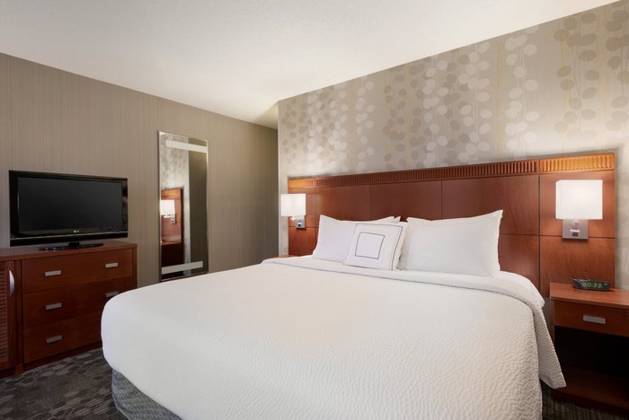 Courtyard by Marriott Akron Fairlawn Rooms: Pictures & Reviews ...