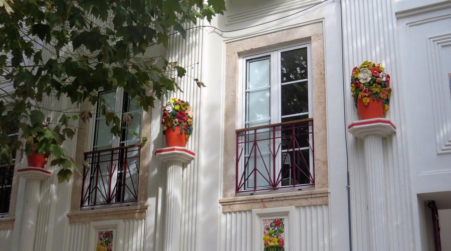 Beautiful art deco frontage of Puzzle Suites