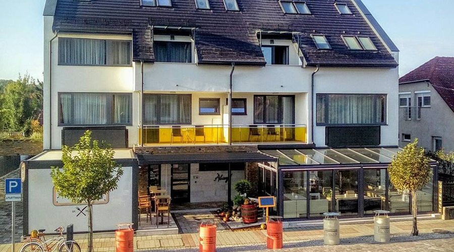 Ahoy Gastrobar Sarvar